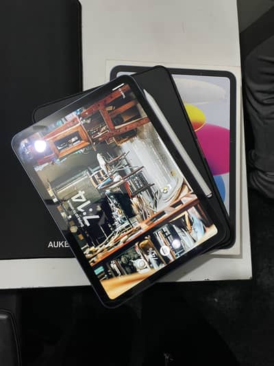 Apple Ipad 10 Generation 64gb 10/10 condition with Box & UGREEN Pencil