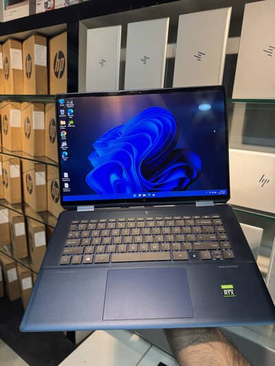 HP SPECTRE 16 x360 i7