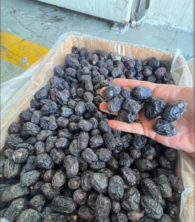 AJWA DATES BEST QUALITY SELF IMPORTANT FROM MADINA