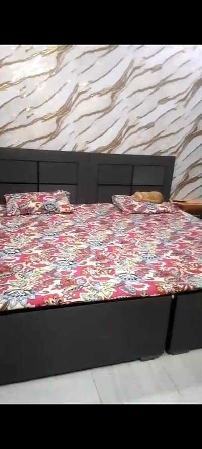 wooden cipboard bed for urgent sale with mattres