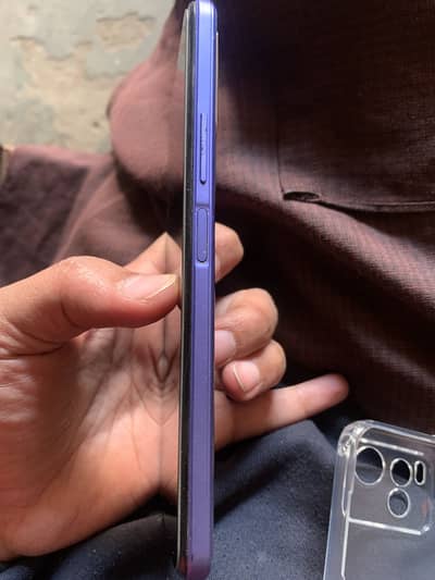 Vivo Y21 with full box serious person contact