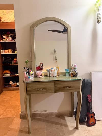 Custom polished Dressing table with Arched Mirror
