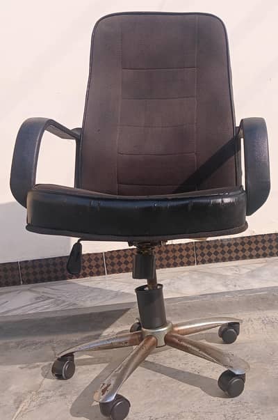 Revolving chair