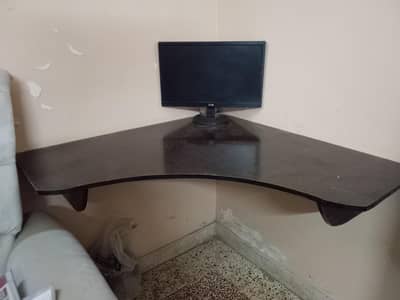 Computer side corner table for sale