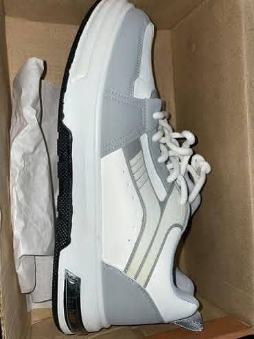 brand new shoes limites stock available