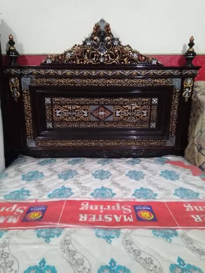 DOUBLE BED SHOW CASE FOR SALE