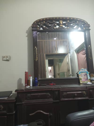 dressing in good condition call 0300.4713. 999