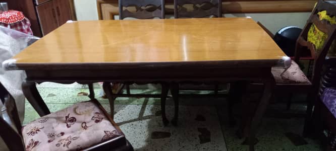 Dinig table with chairs