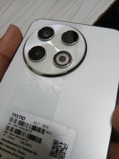 Tecno spark 30 pro . 8 rom/128 ram