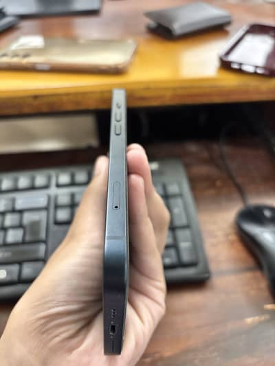 iPhone 13 9/10 condition 86 BH