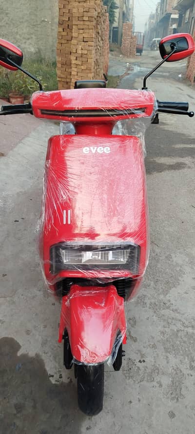 Electric scooty Evee C1