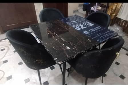 dinning table with 4 chairs for sale