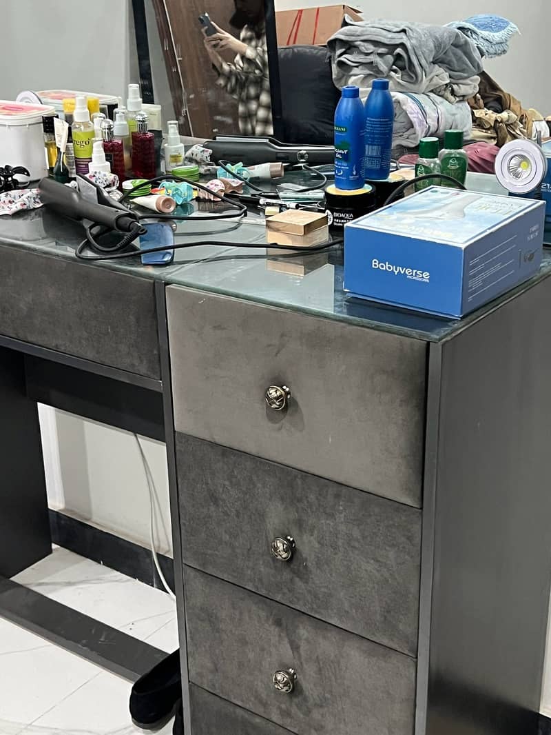 Dressing table vanity 3