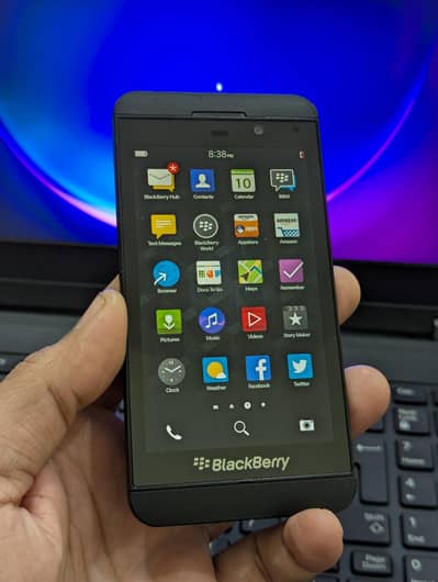 Blackberry Z10 4G Qualcom Full Sim. Tome Available