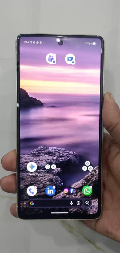 8GB RAM & 128GB storage, 10/10 condition, One hand used, Dual sim