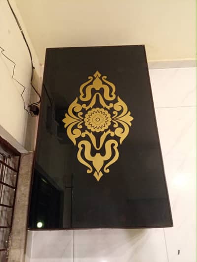 Brand new Table Black & Golden Color 0304-4453724