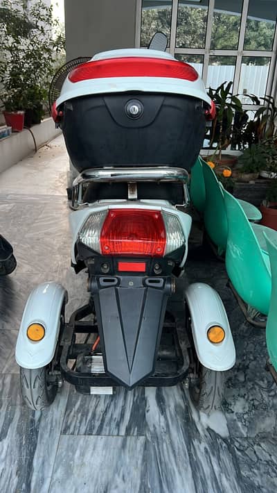 Electric Scooty Three Wheeler, 60V, JMS 850, Lectrix