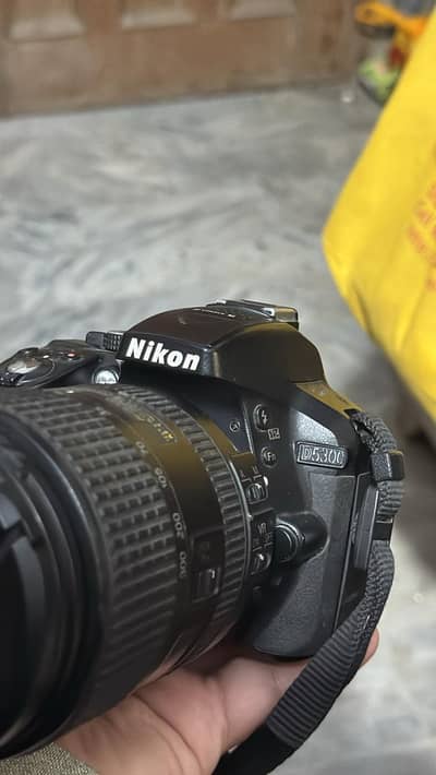 Nikon D5300 DSLR Camera 18-300 mm. 1:3.5 5.6G  ED