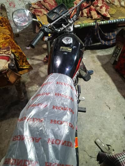 Honda 125 balk color barnd bike