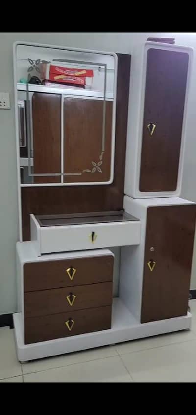 4 months old Furniture 4 pieces