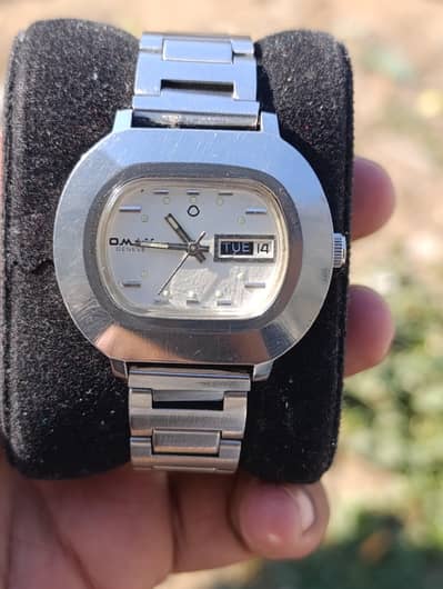 Swiss Omax As good as new Rare beauty West end Sowan Manual wind