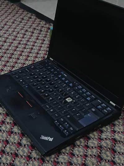 Lenovo ThinkPad X220 Core i5 Works perfectly no issues.