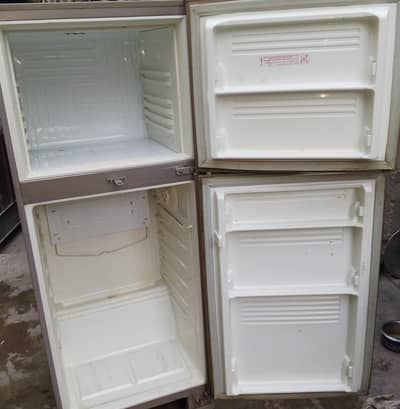 Pel fridge for sell urjent