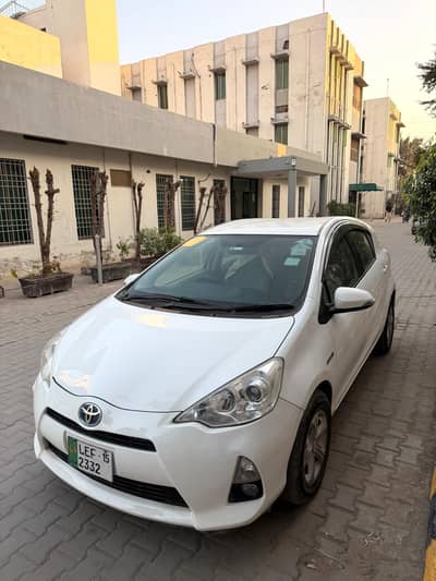 Toyota Aqua (Pristine condition)