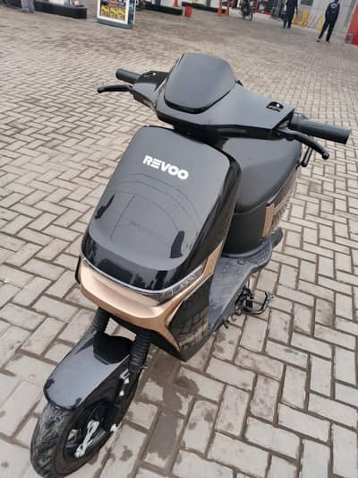 Scooty, Reevo A11