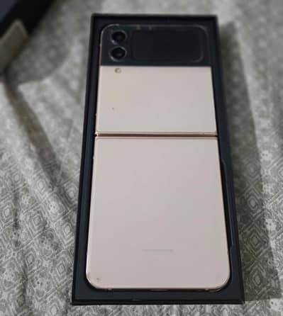 Samsung Z Flip 4) ( 8. . . 128)