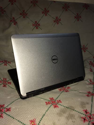 Dell intel core i5 4th gen  8/128 with charger.