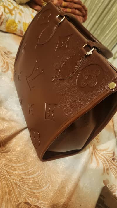 New bag in excellent condition