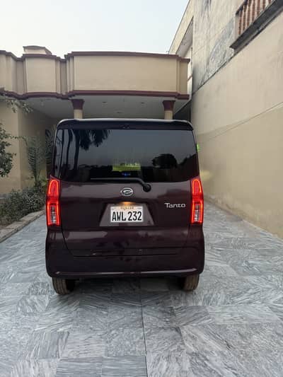 Daihatsu Tanto 2022