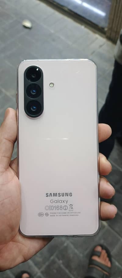 one month use  No charger no hancefree