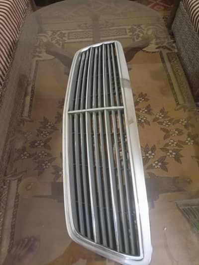 front grill of Mercedes w203