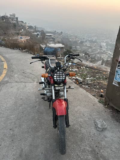 Honda deluxe 125 2015 register ok bike ha Ik rupy ka kam ni ha