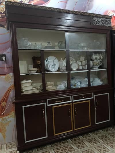 beds set sofa set for sale new condition lakri ka mazbot bna Howa hai.