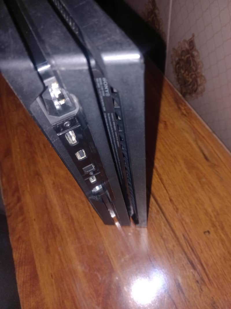 Ps4 pro with one controller. 1