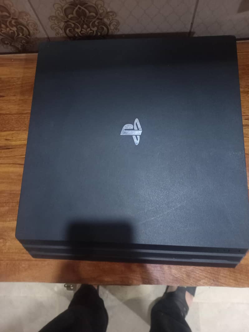 Ps4 pro with one controller. 3