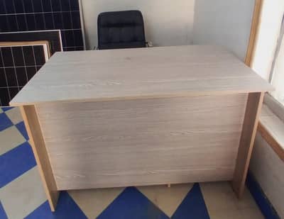 Strong & Clean Lamination Board Computer / Office / Receptionist Table