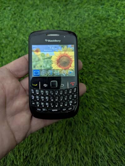 BlackBerry Curve 8520 – PTA Approved and in excellent condition.