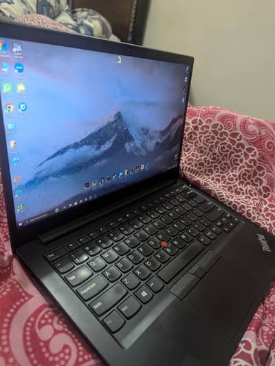 Lenovo E14 with AMD Rayzen 5 5500U 6 cores Processor 8/256gb 1gb GPU