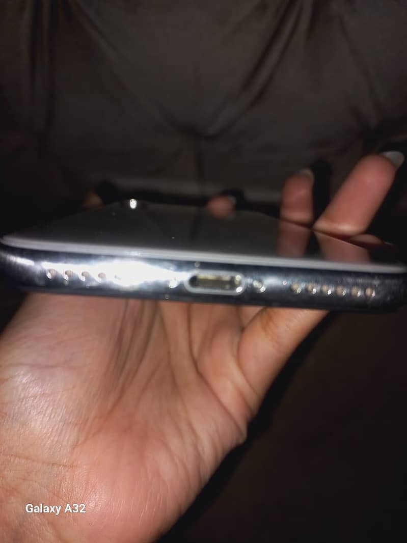 Apple IPhone X 4
