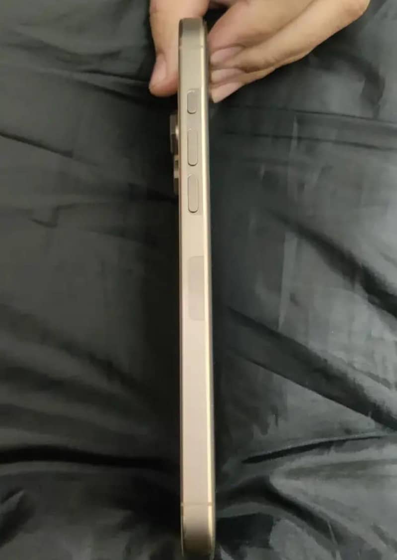 IPhone 16pro Max 2