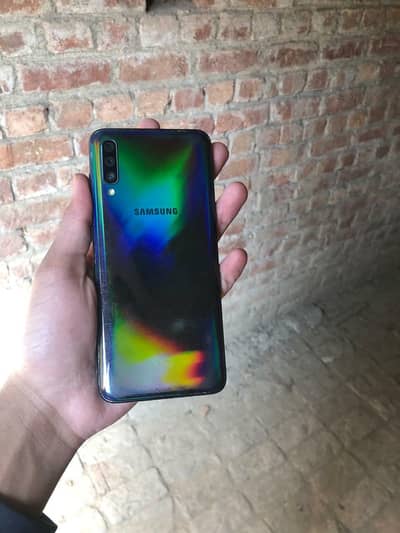 Samsung a70 6 /128 non pta best for gaming