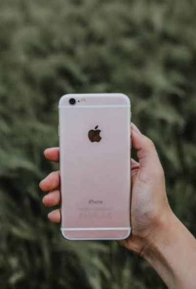 this iPhone is very good condition battery life 100 present