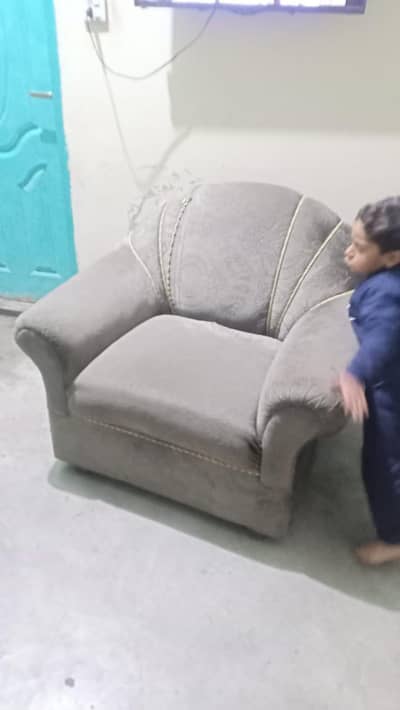 urgent sale please contact for Muhammad Tahir carpenter