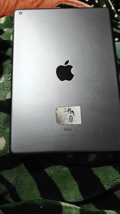 ipad 7 generation 128 gb  100%ok slightly used 10/9