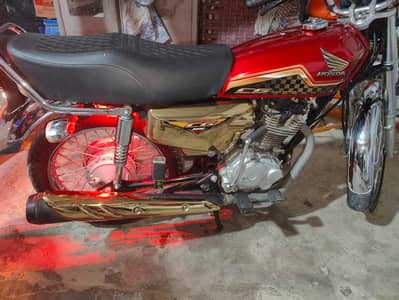 Honda CG 125 Special Edition 2024 (Gold + Red)
