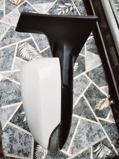Toyota Aqua side mirrors 15 model ( pearl white colour )